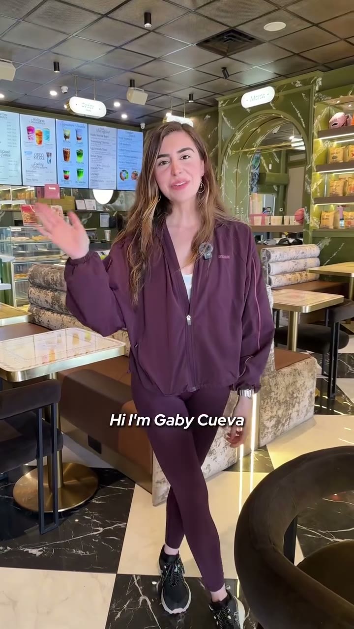 Gaby Cueva, fundadora de Rossina Café, dentro del café